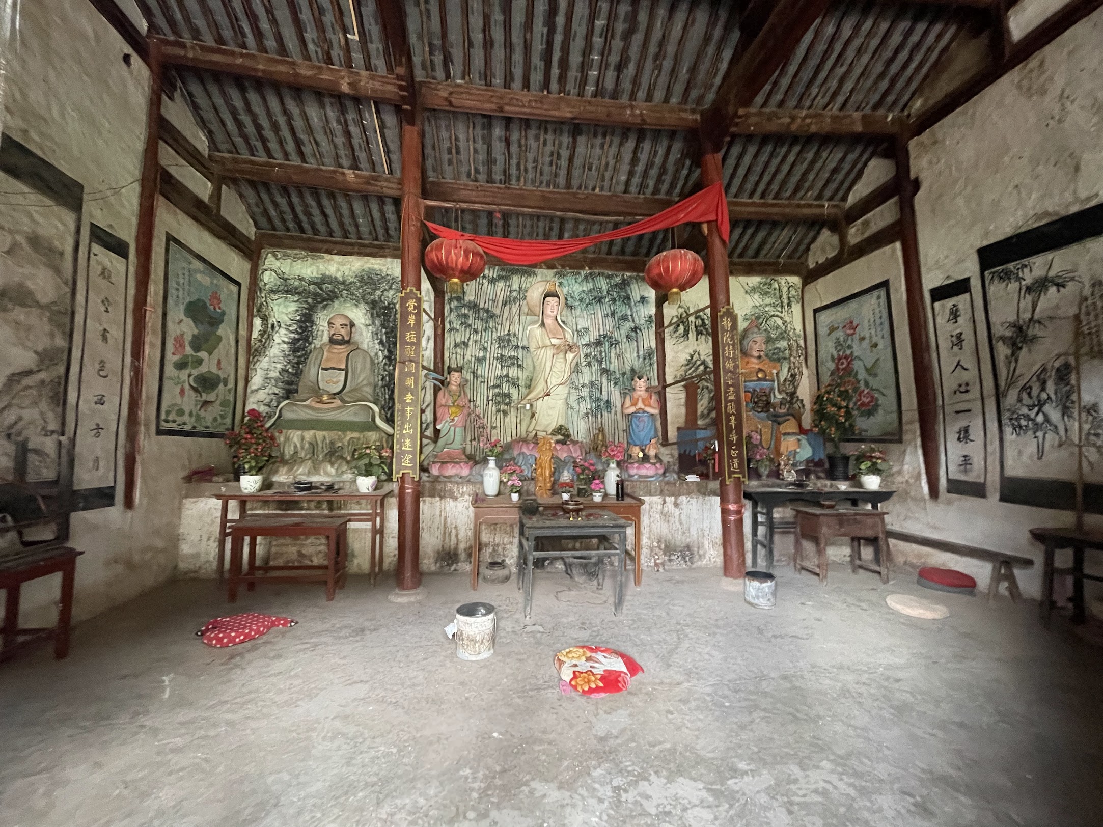 在石板村道上遇見白族長者