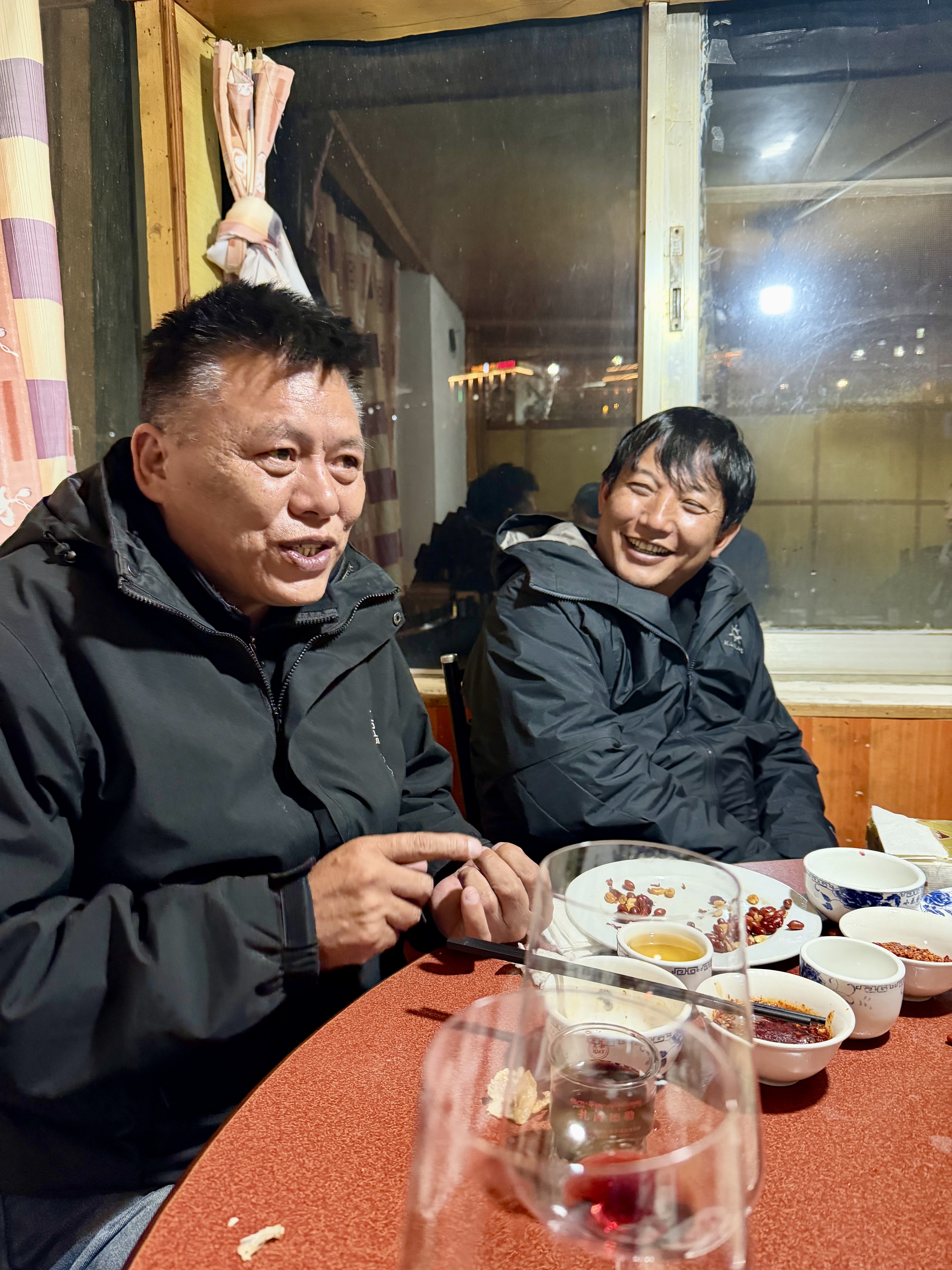 德欽魚館晚宴——極減酒莊莊主的朋友圈，包括藏族詩人