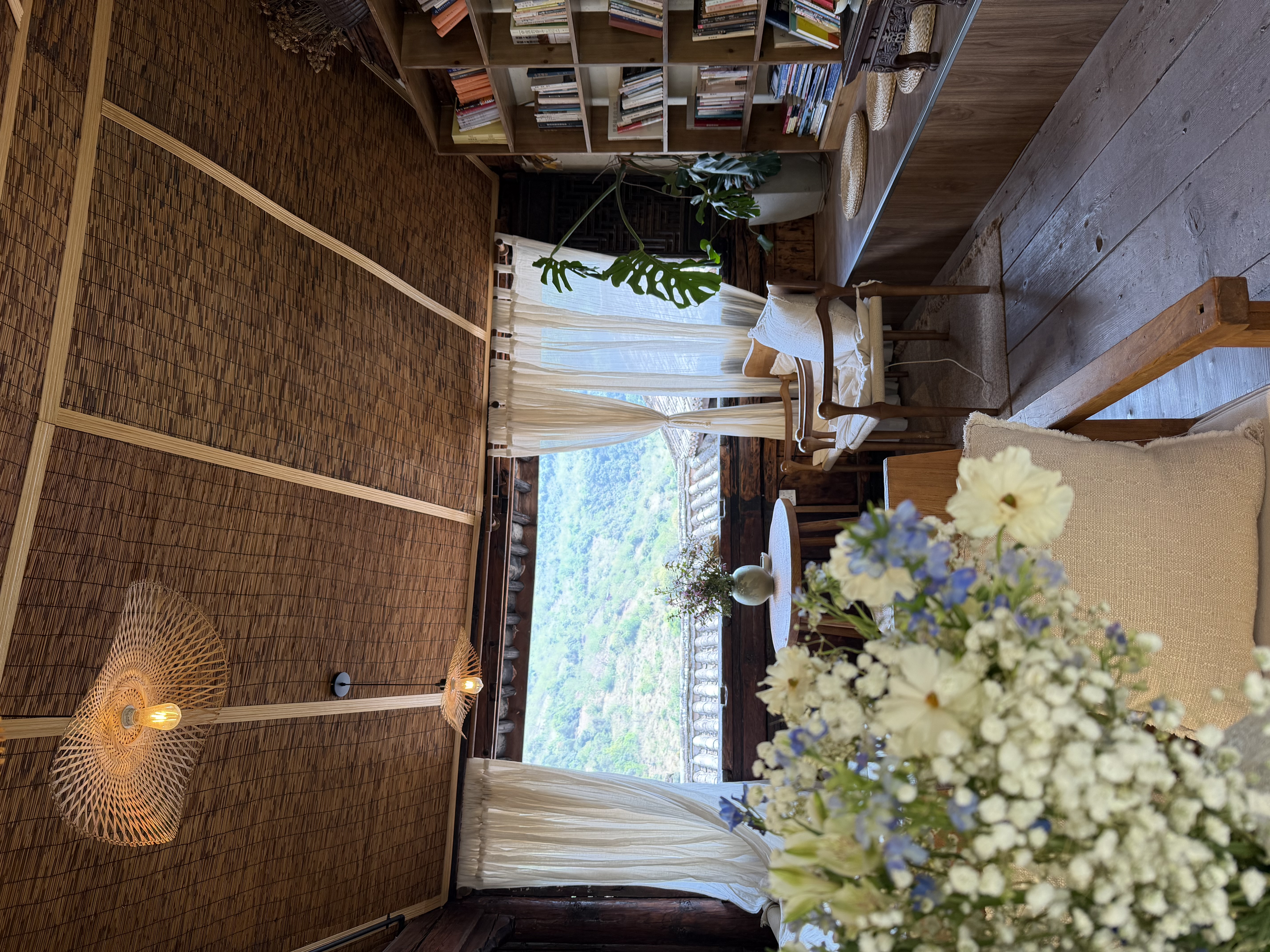怒江峽谷村落裡的小書店咖啡館